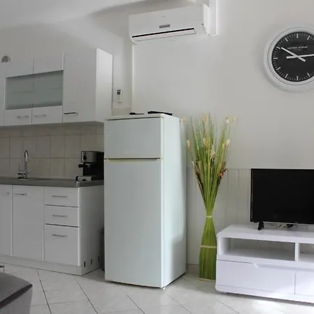 Apartmán In With Sea View, Loggia, Air Conditioning, Wi-fi